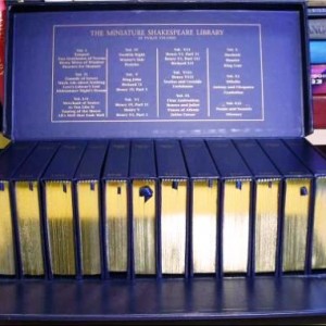 Miniature_shakespeare_library